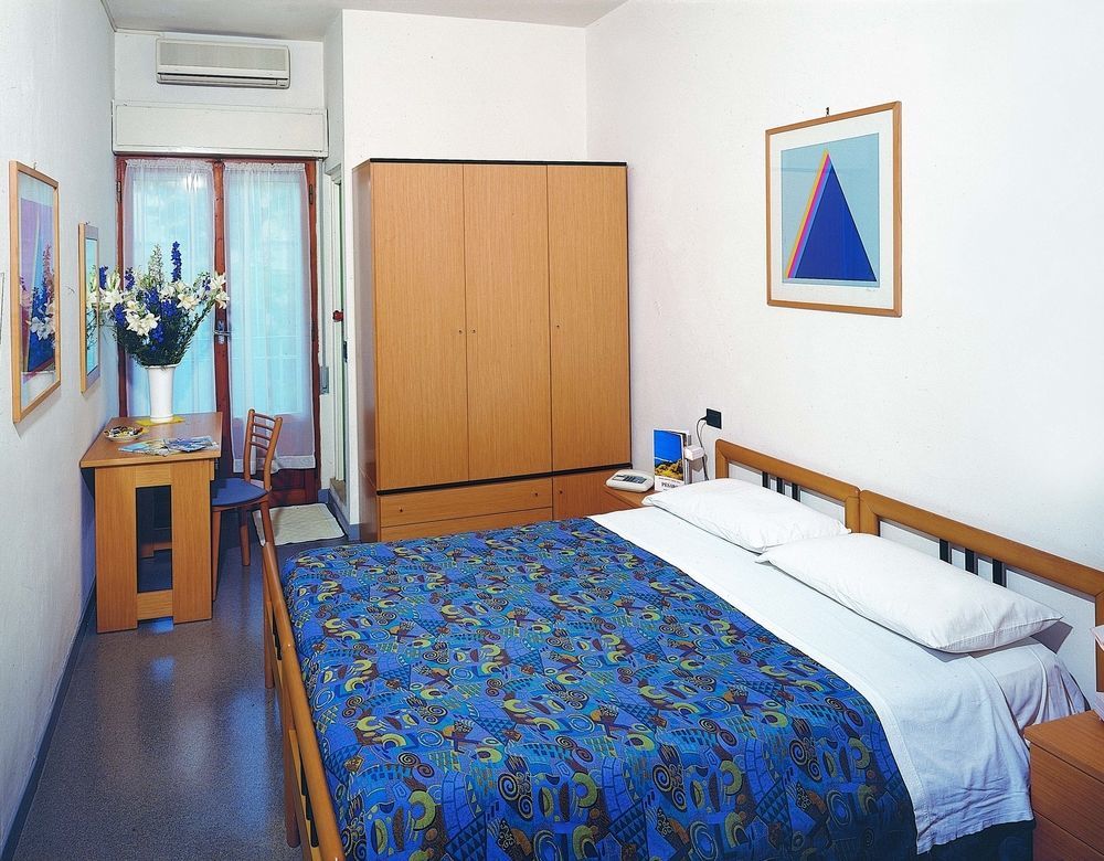 Hotel Capitol Pesaro Buitenkant foto