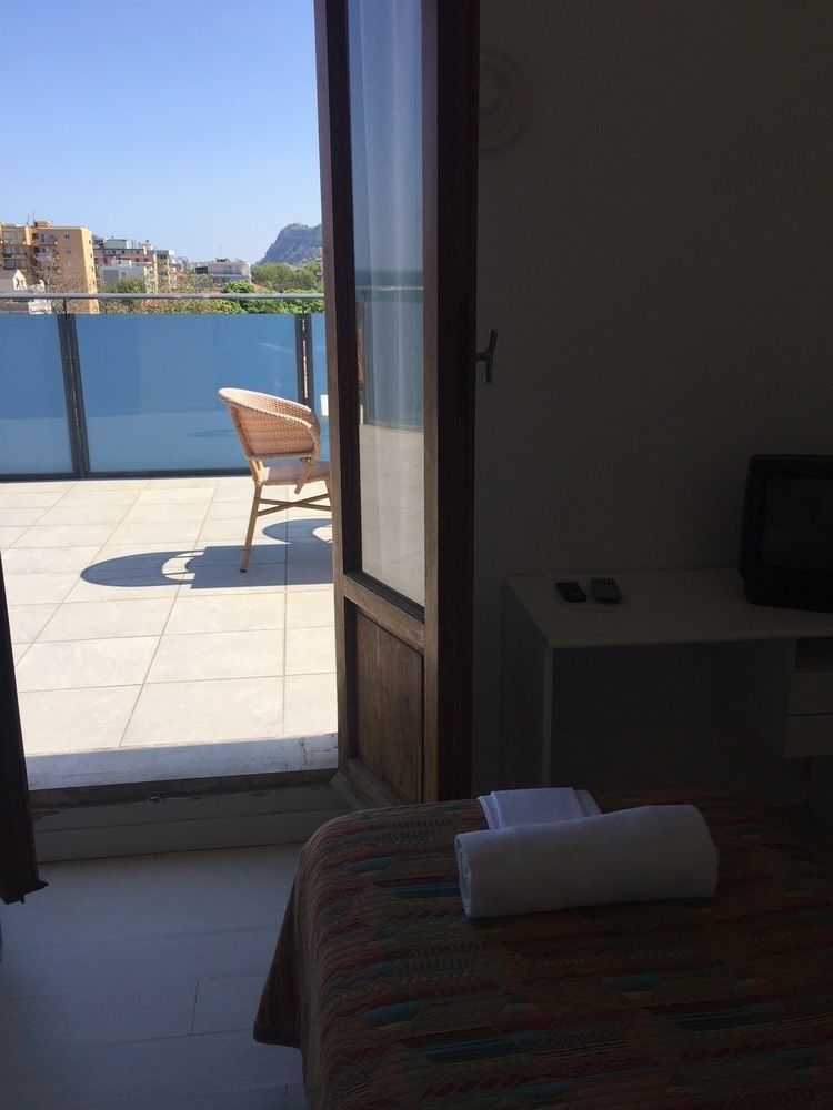 Hotel Capitol Pesaro Buitenkant foto