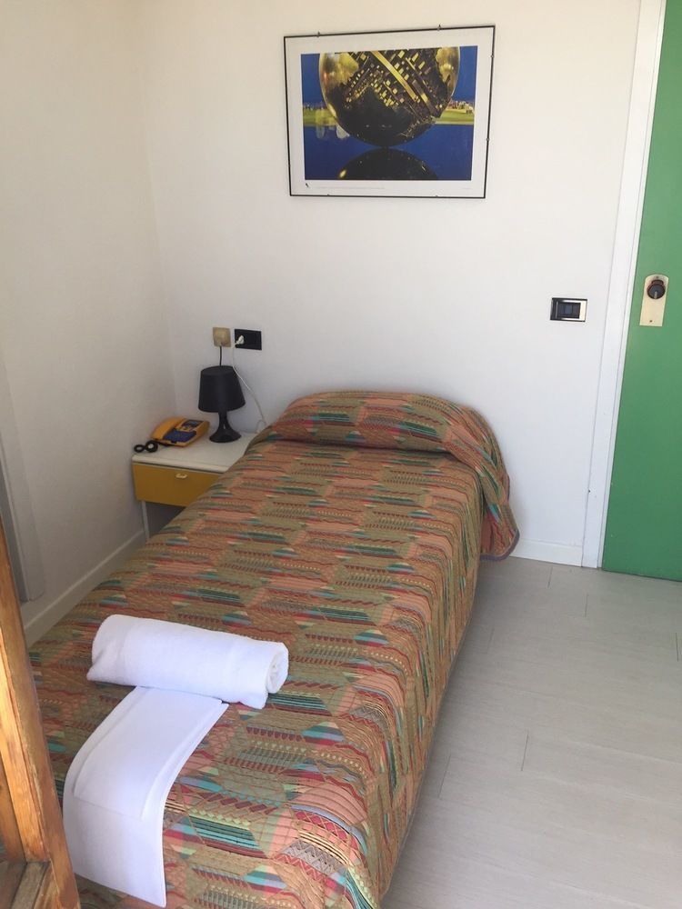 Hotel Capitol Pesaro Buitenkant foto